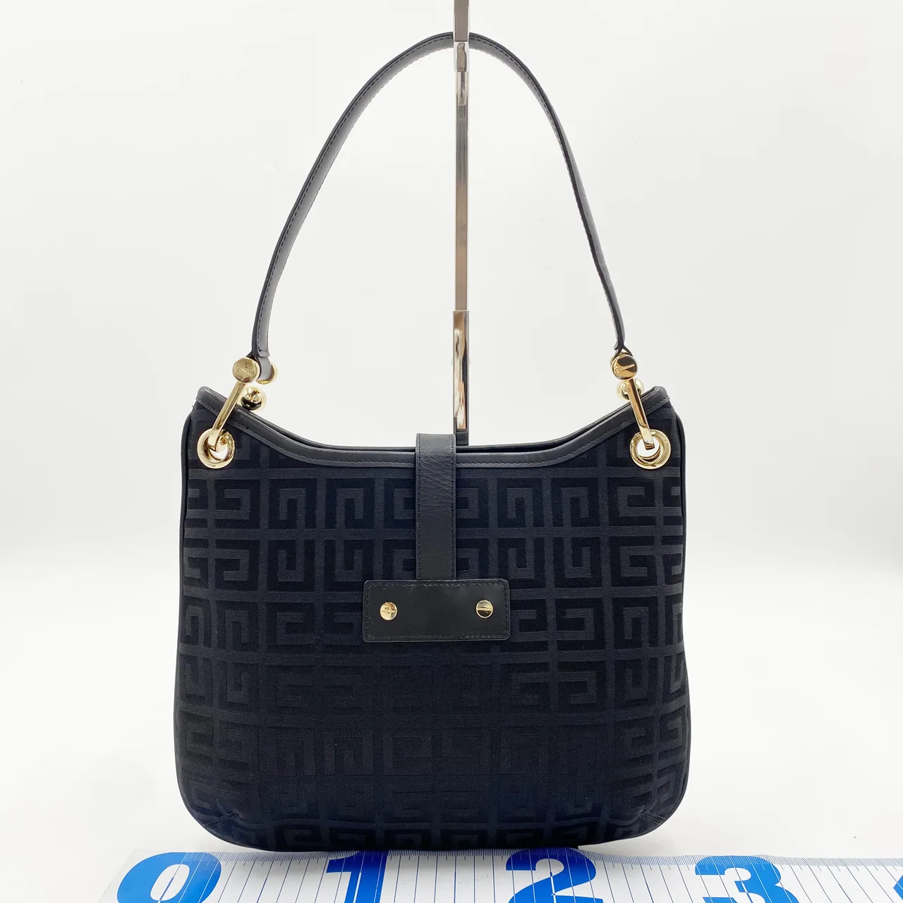 GIVENCHY HANDBAG (BLACK) hover