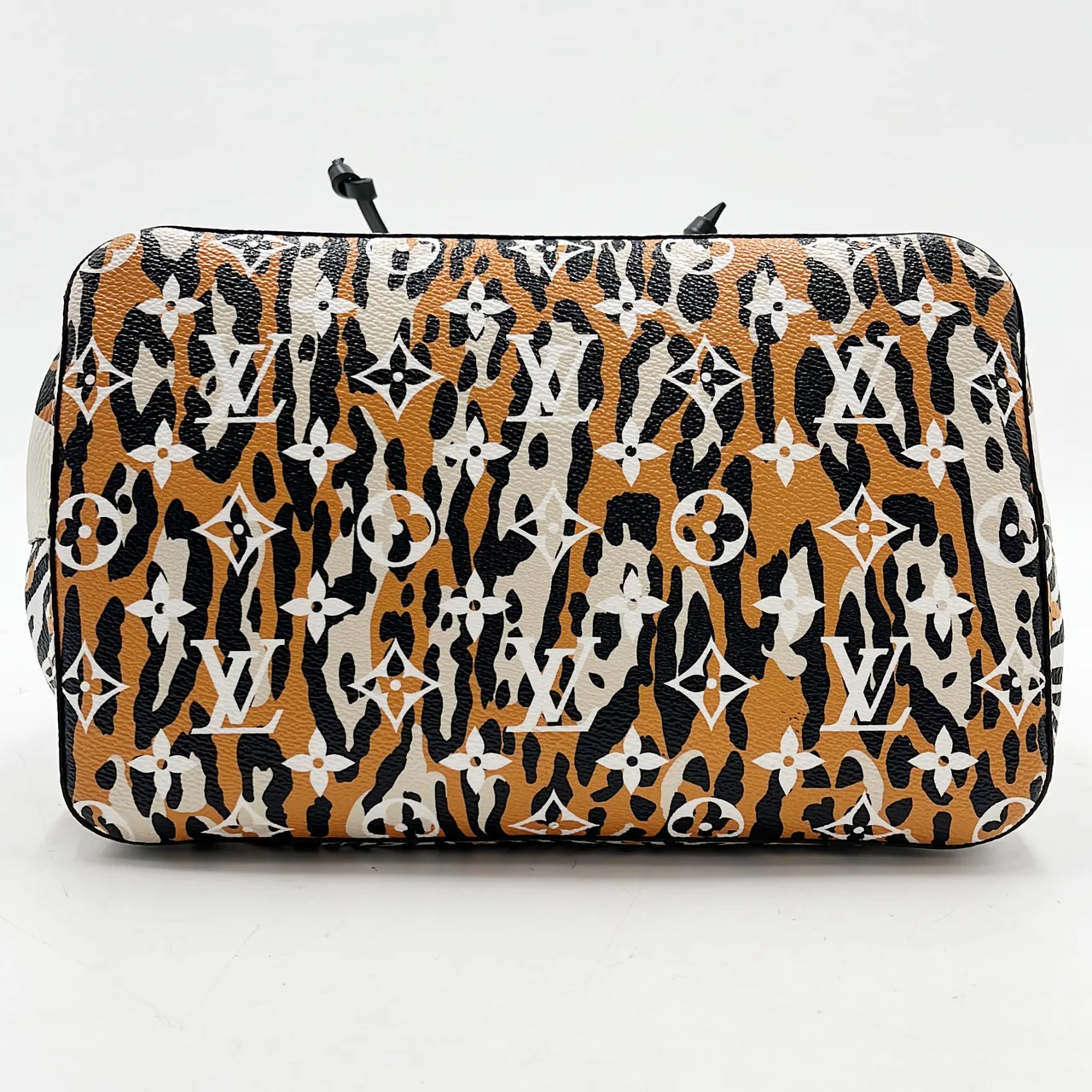 LV MONOGRAM JUNGLE NEO NOE view 10