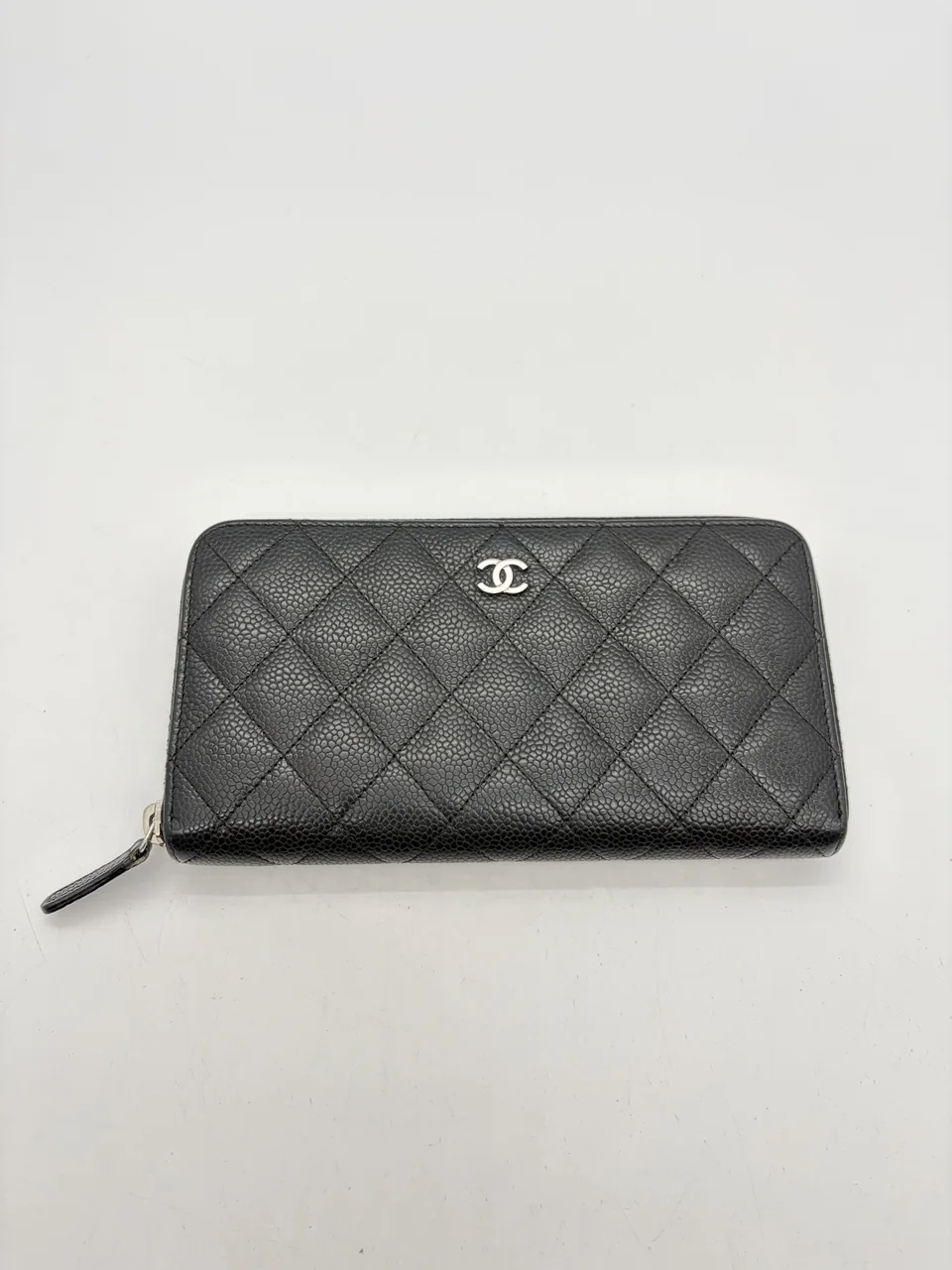 CHANEL CAVIAR ROUND WALLET (19 SERIAL CODE)