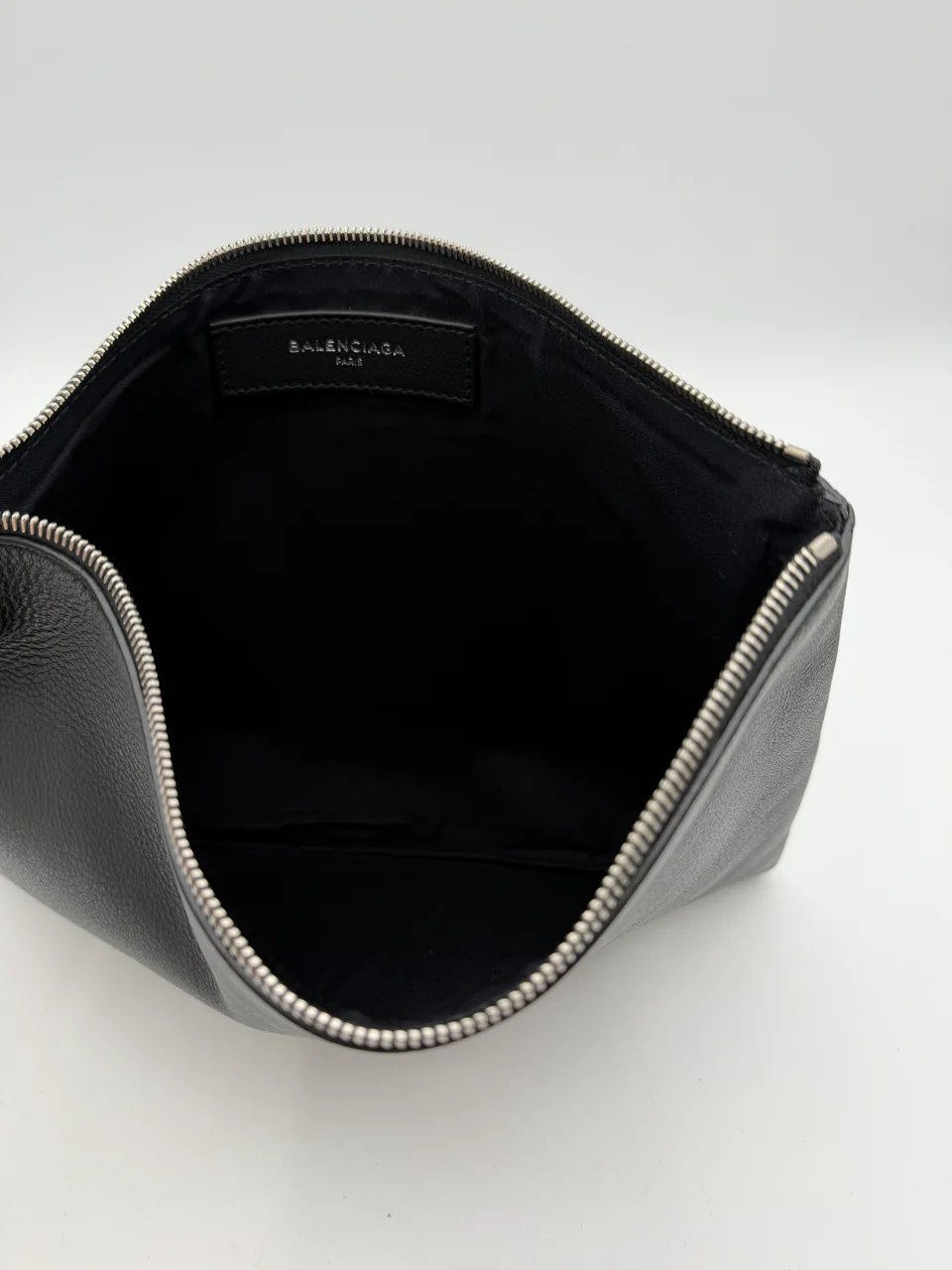 BALENCIAGA EVERYDAY CLUTCH BAG (BLACK) hover
