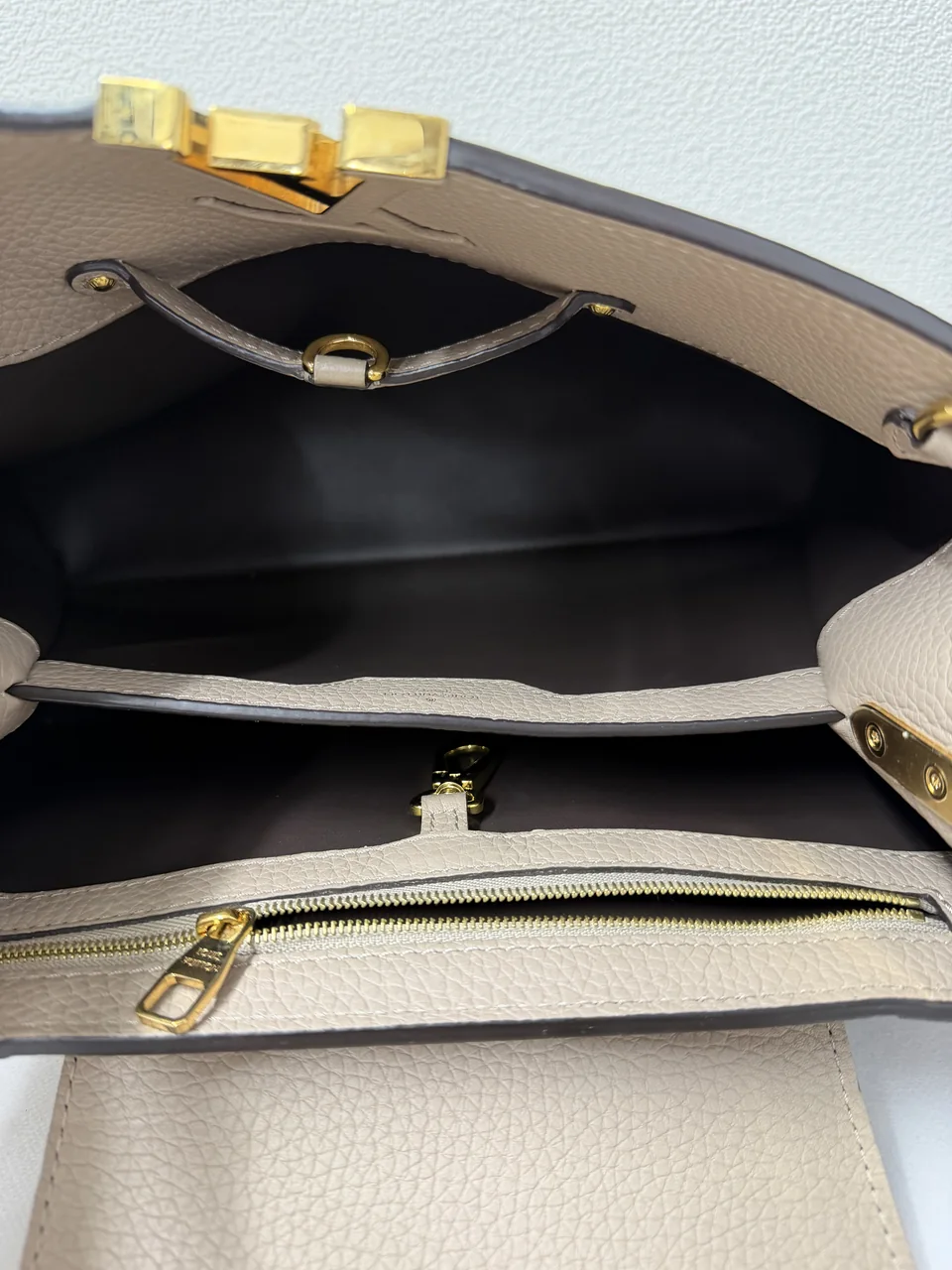 LV TAURILLON CAPUCINES MM view 4