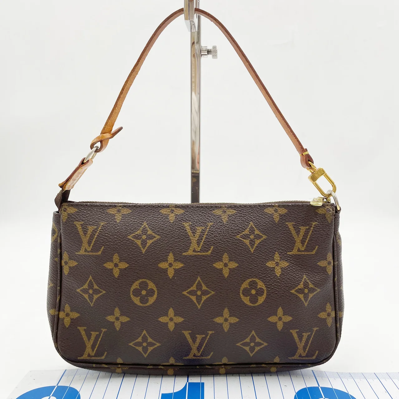 LV MONOGRAM POCHETTE ACCESSOIRE view 3