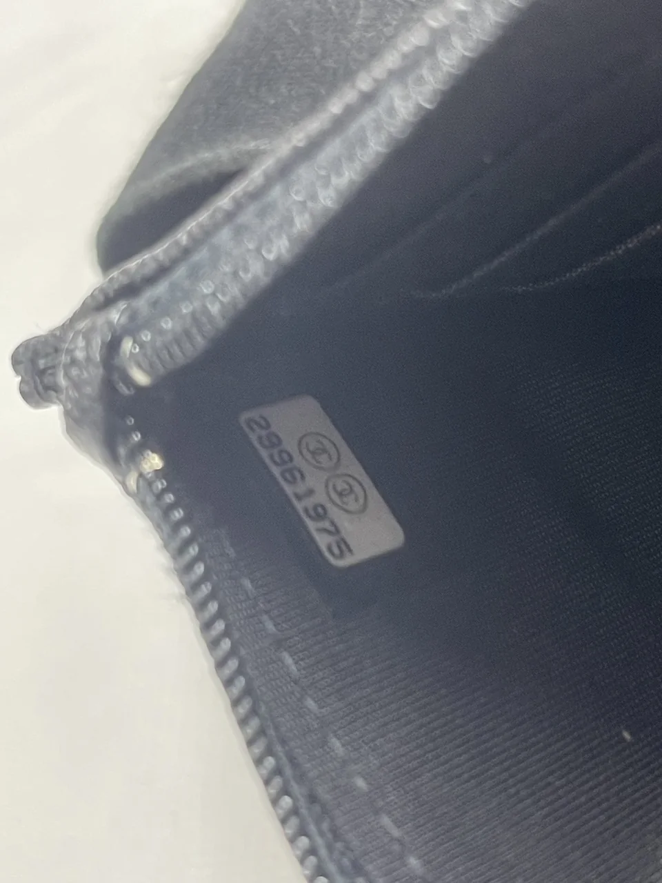 CHANEL CAVIAR ZIP CARD CASE (29 SERIAL CODE) view 9