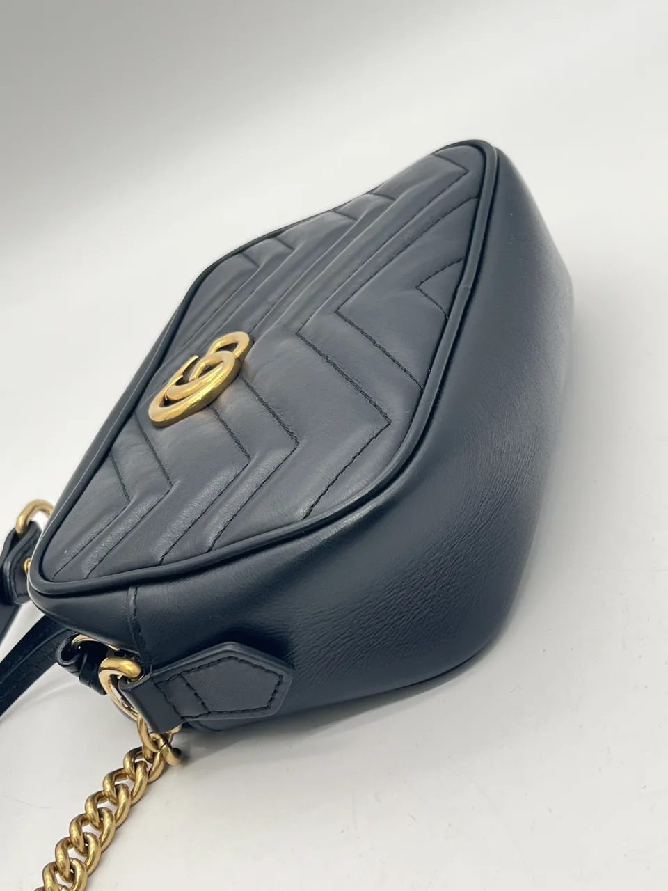 GUCCI GG ARMONT CHAIN SHOULDER BAG (BLACK) view 6