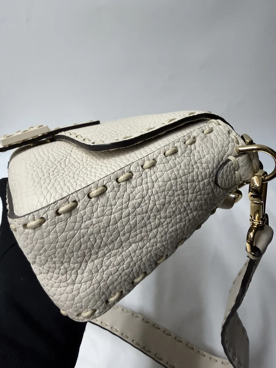 FENDI MAMMA BAGUETTE TWO-WAY SHOULDER BAG (BEIGE) view 4
