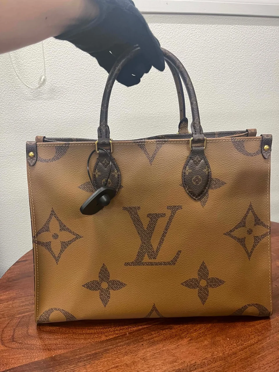 LV MONOGRAM JEANT REVERSE ON THE GO MM hover