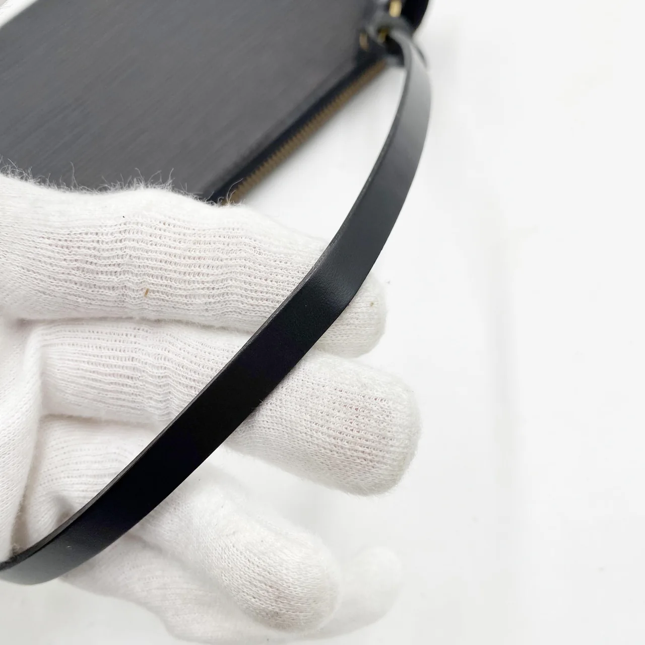 LV EPI POCHETTE ACCESSOIRE (BLACK) view 6