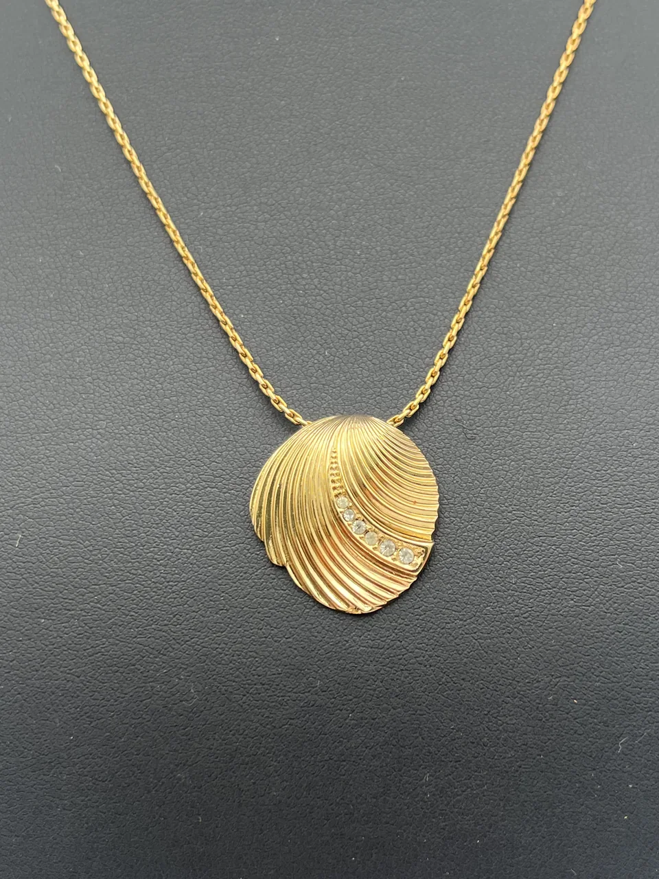 DIOR NECKLACE hover