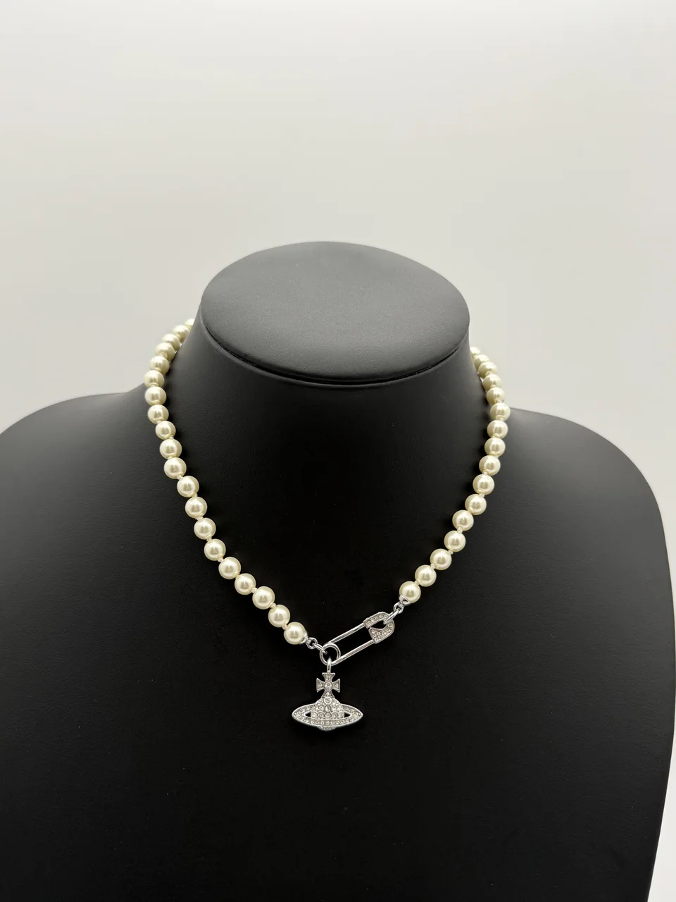 VIVIENNE WESTWOOD NECKLACE hover