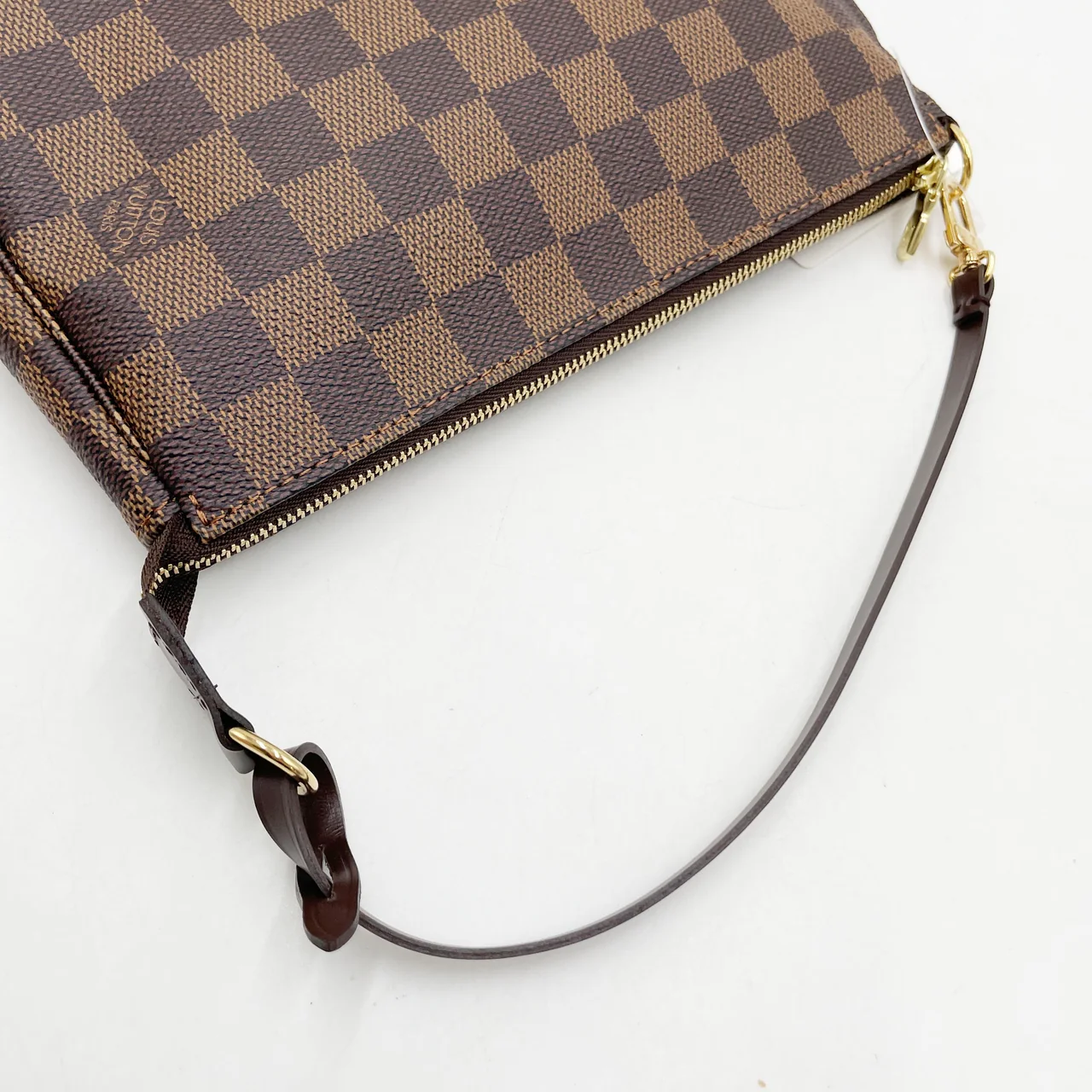 LV DAMIER POCHETTE ACCESOIRE view 7