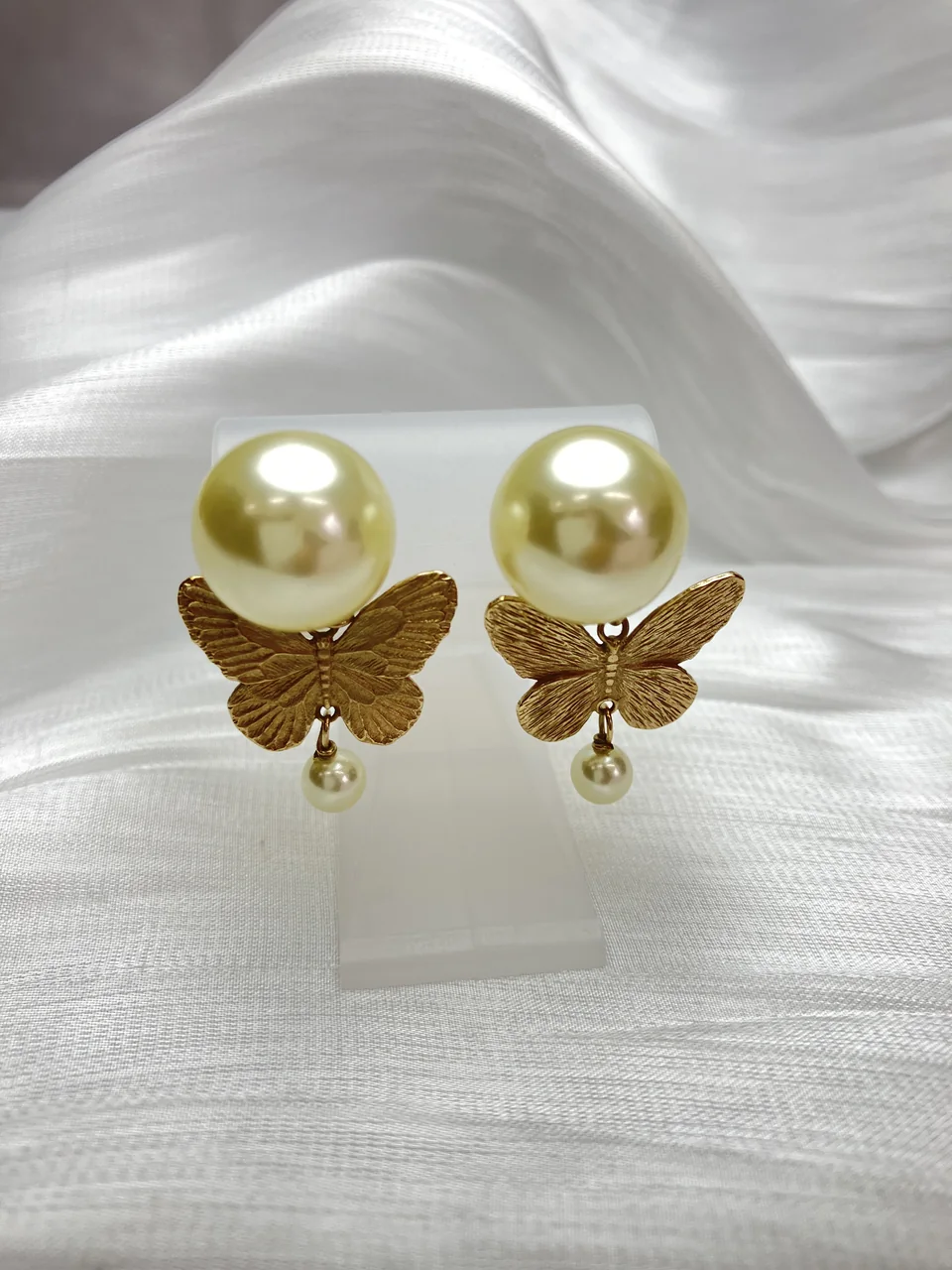 DIOR TRIBALES hover
