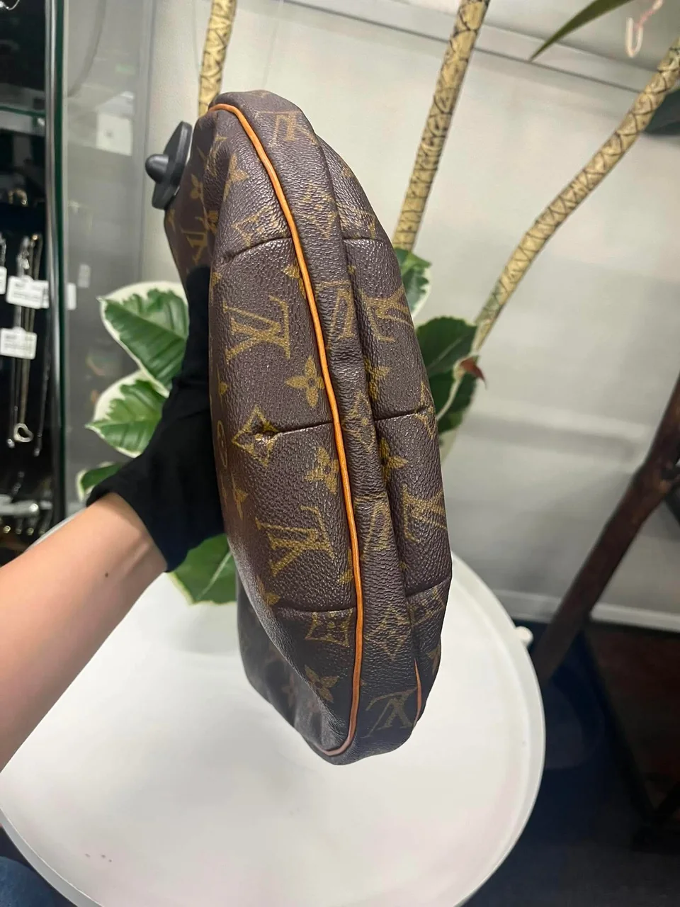LV CROISSANT photo 11