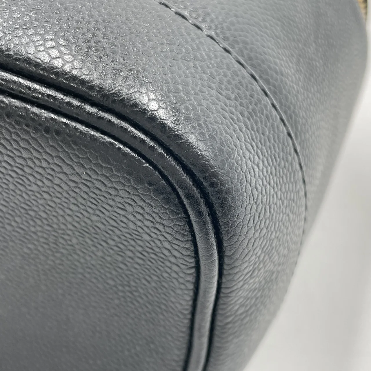 CHANEL CAVIAR VANITY BAG (6 SERIAL CODE) view 6