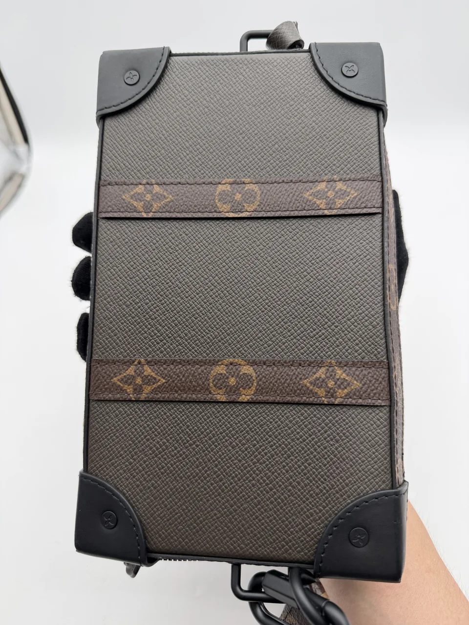 LV MONOGRAM/TAIGA SOFT TRUNK WALLET hover