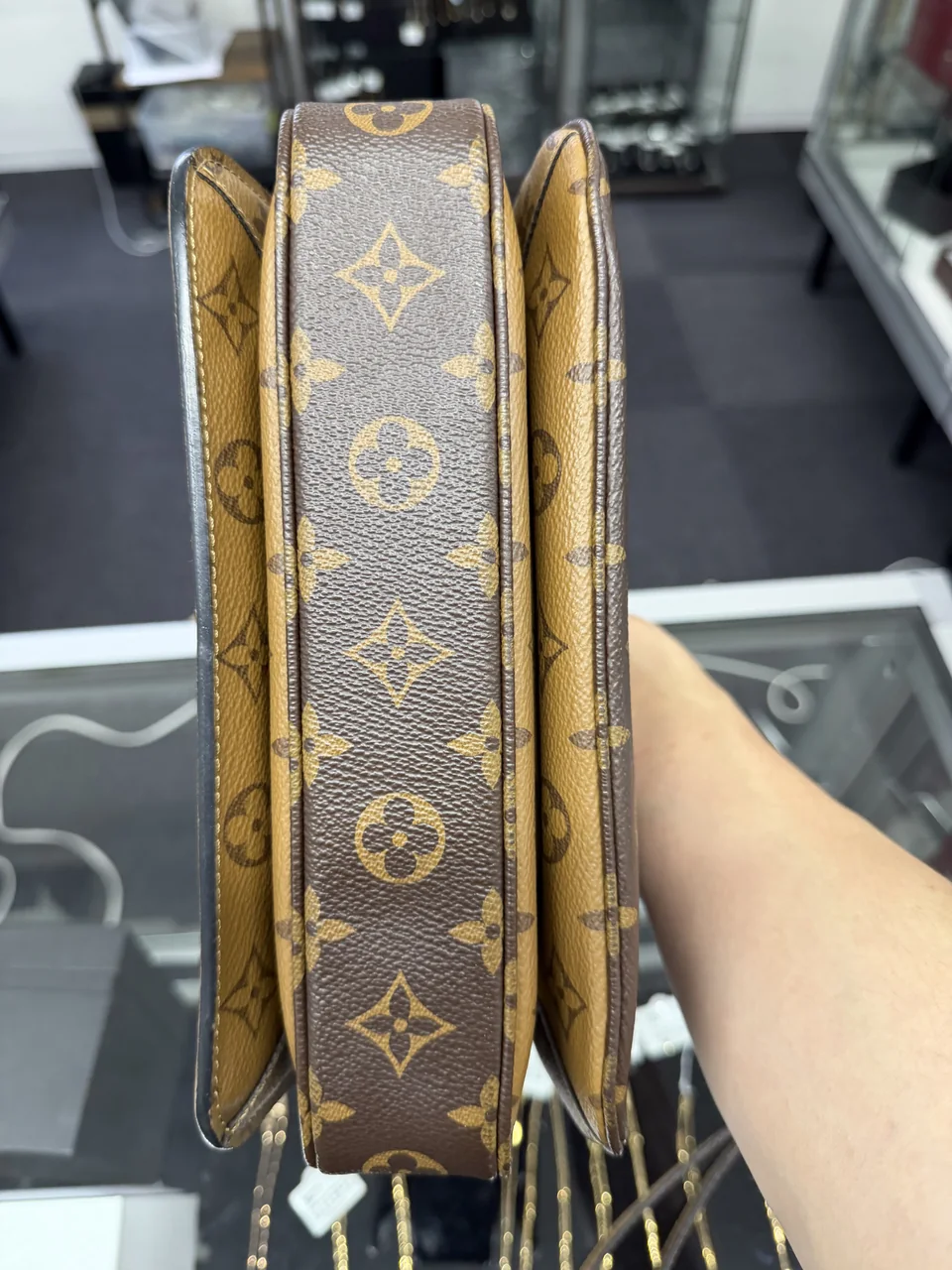 LV MONOGRAM REVERSE POCHETTE METIS MM view 6