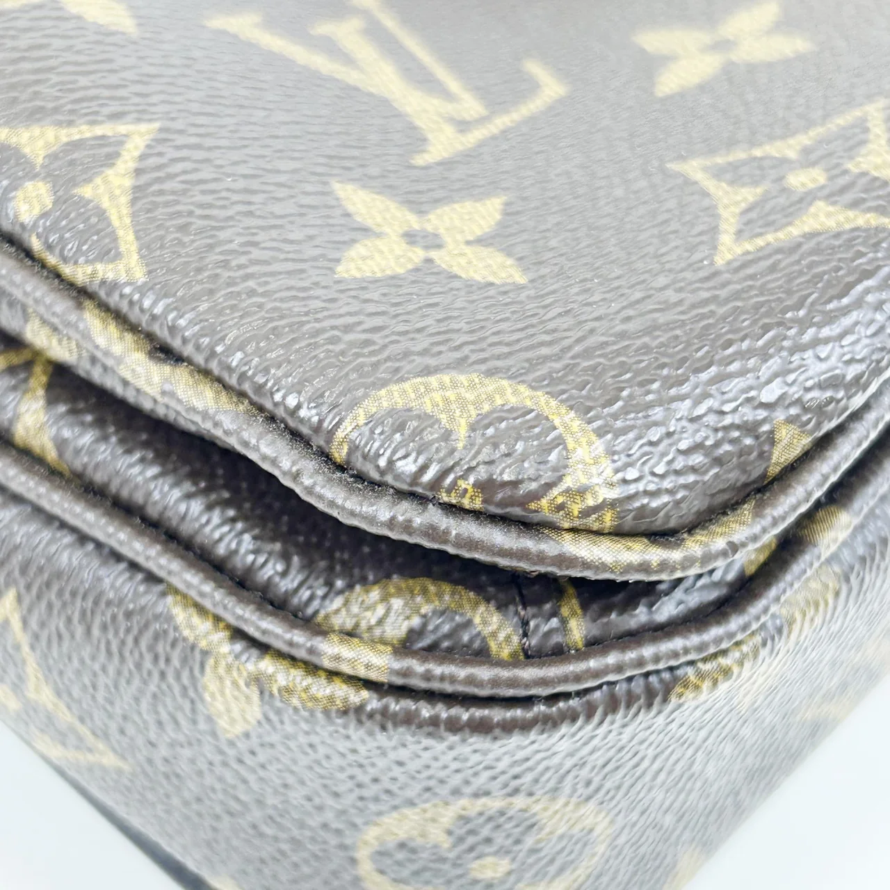 LV MONOGRAM POCHETTE METIS MM view 5