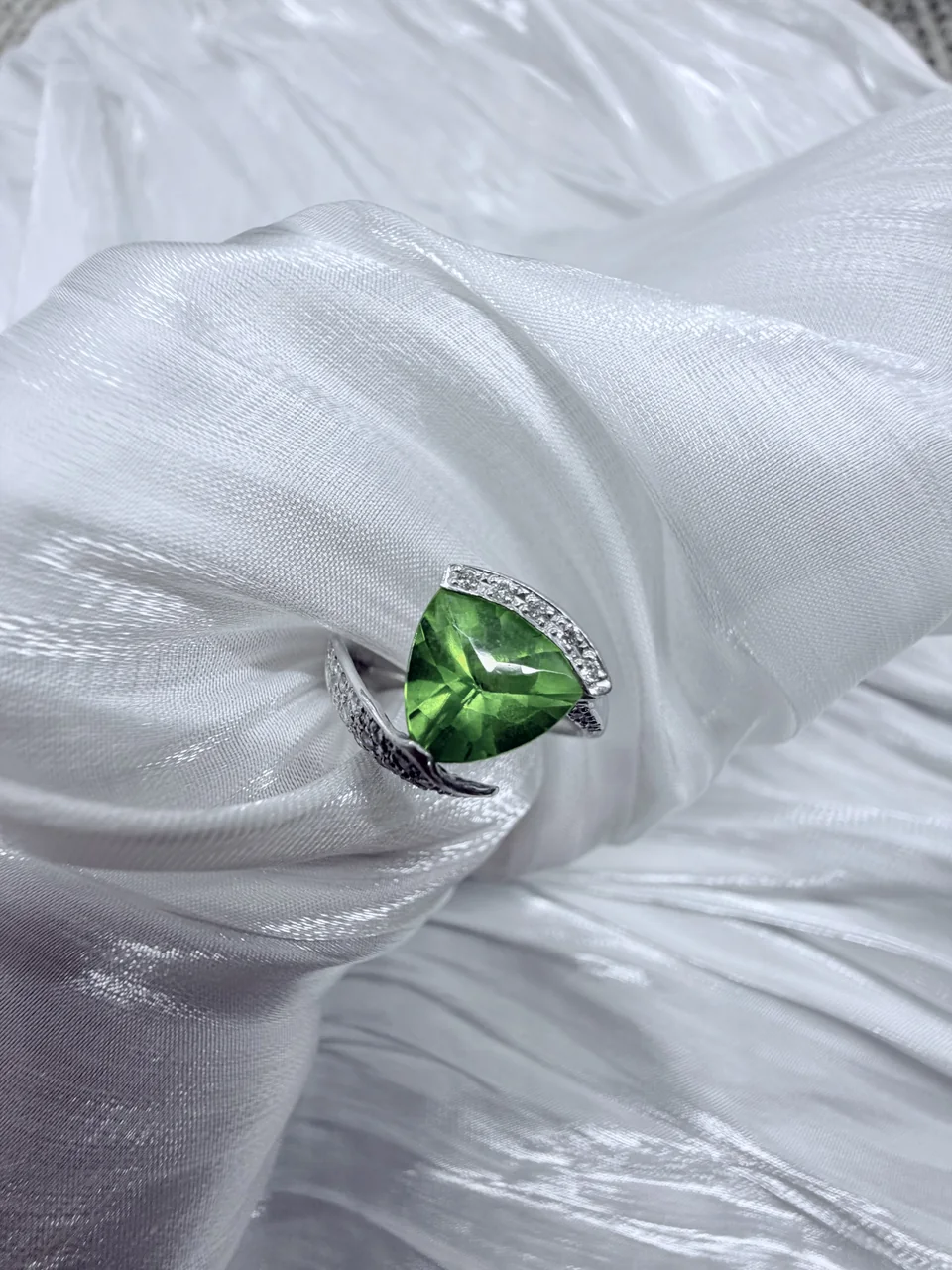 PERIDOT RING