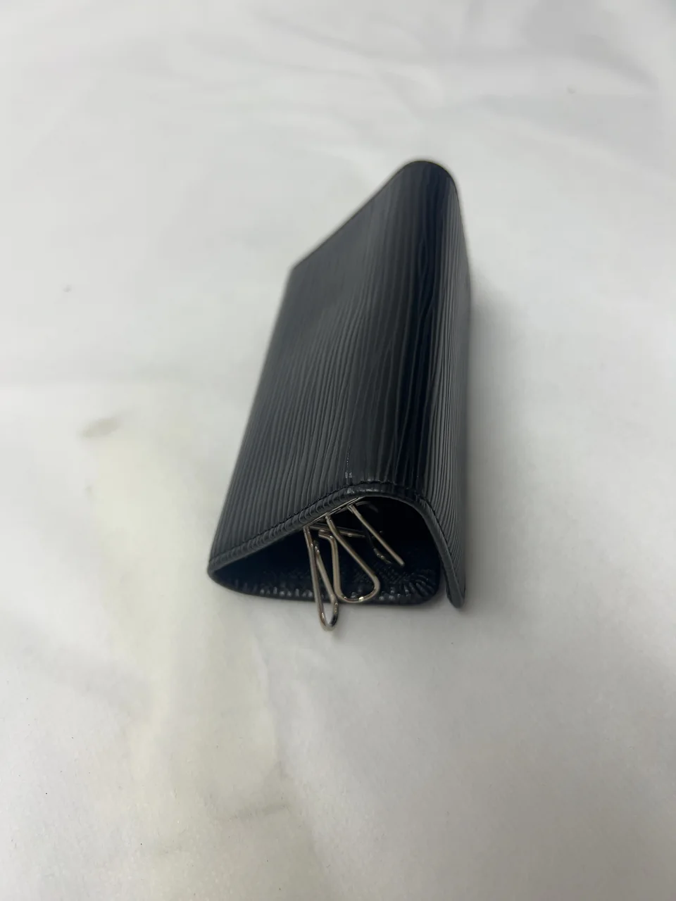LV EPI KEY CASE (NOIR) photo 4