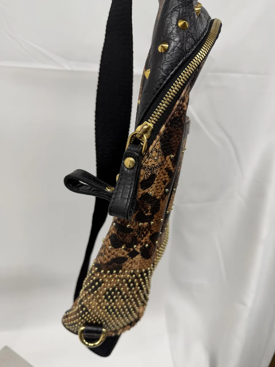 MCM VICETOS BODY BAG view 3
