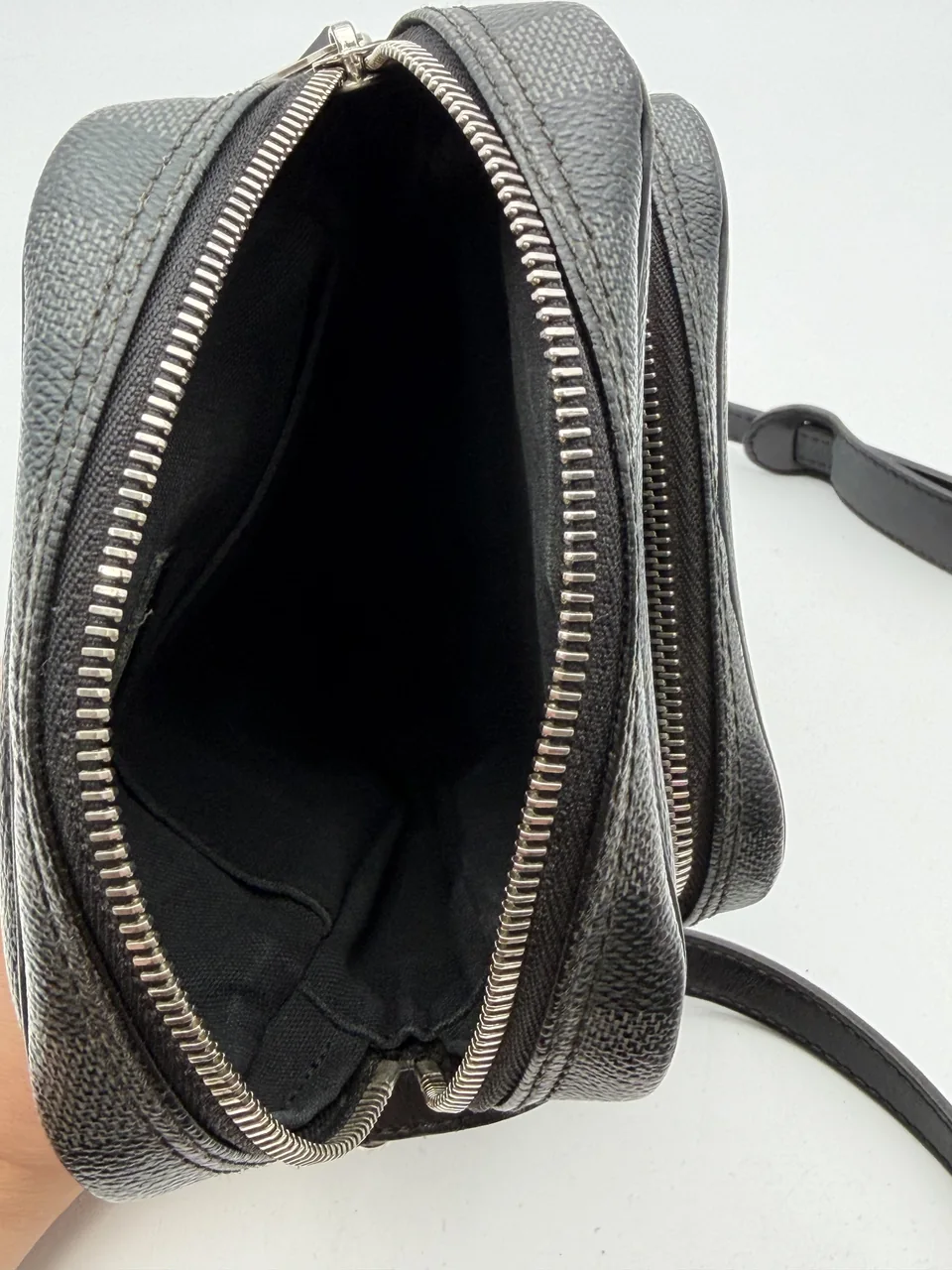 LV GRAPHITE REM view 2
