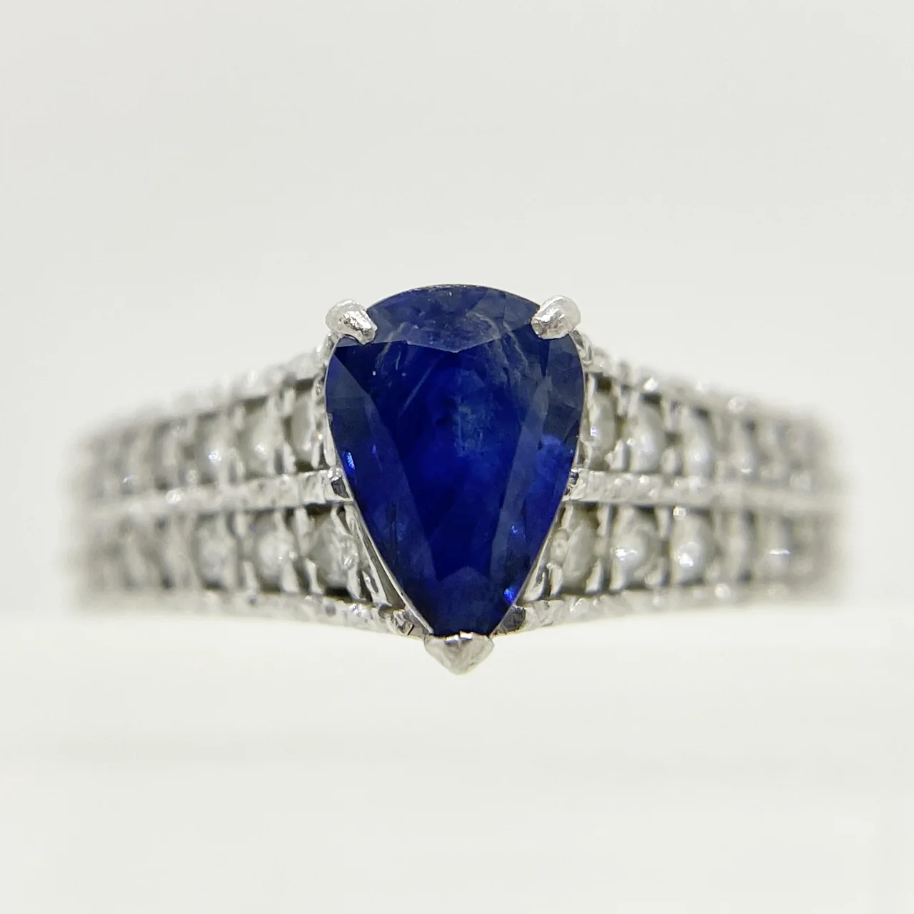 PT900 SAPPHIRE RING S1.09CTS FD0.29CT 6.6G