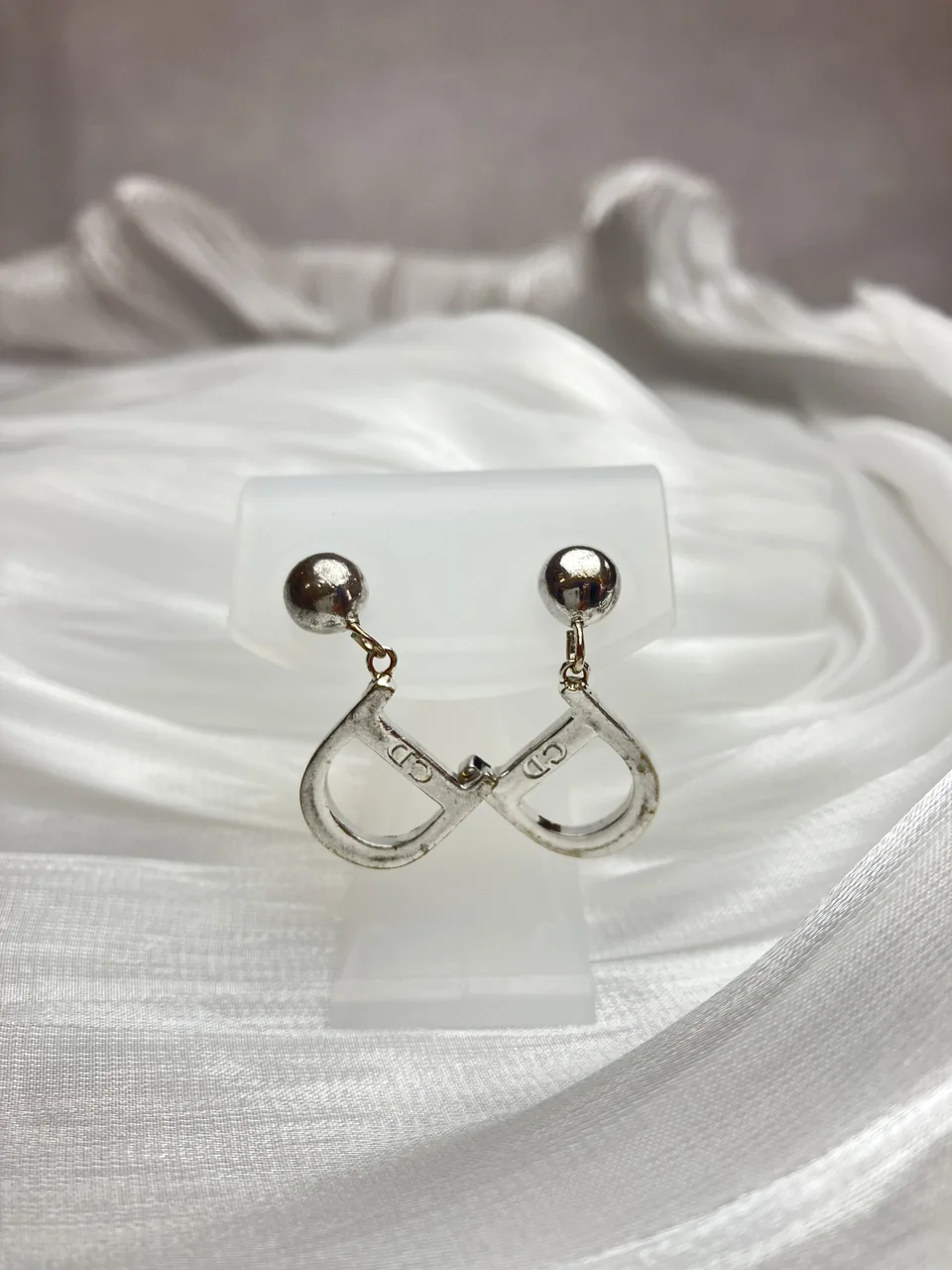 DIOR EARRINGS hover
