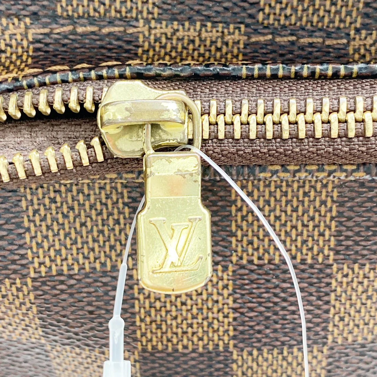 LV DAMIER MESSENGER MELVILLE view 8