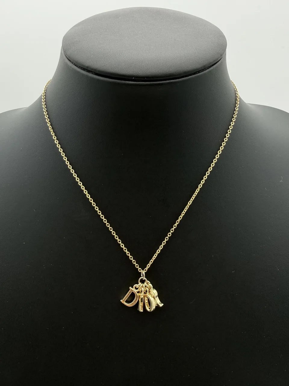 DIOR NECKLACE hover
