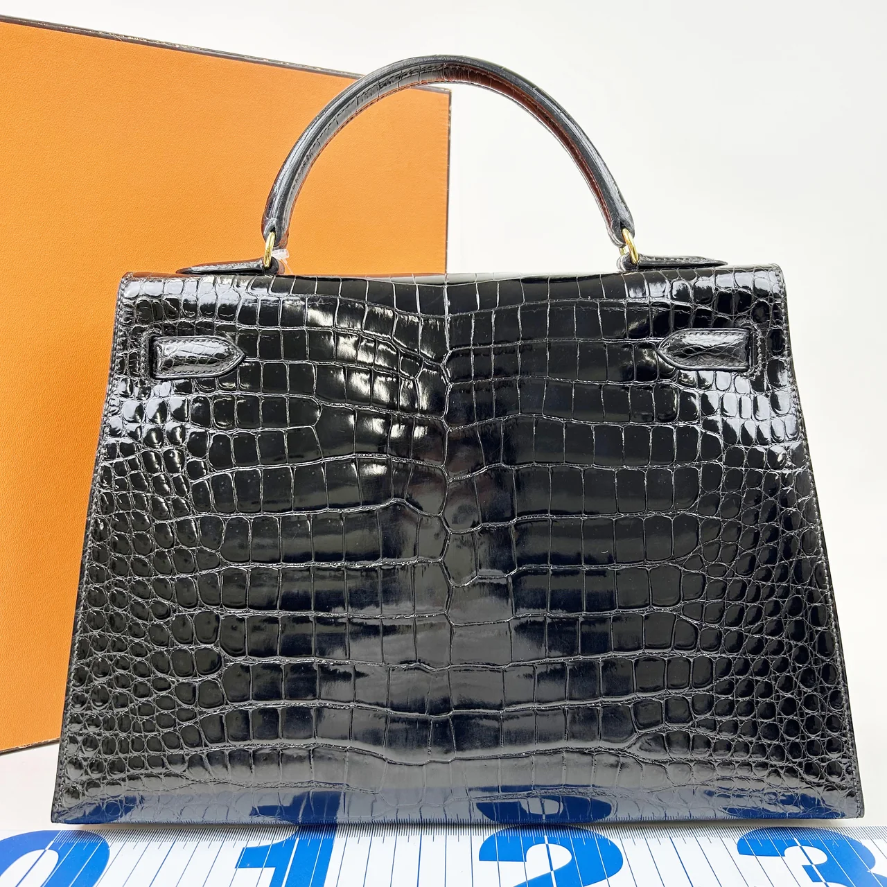 HERMES KELLY 32 (POROSUS, BLACK, ○W STAMP) hover