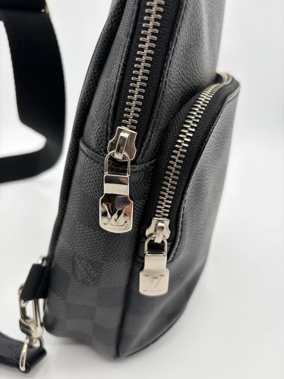 LV GRAPHITE N41719 view 8