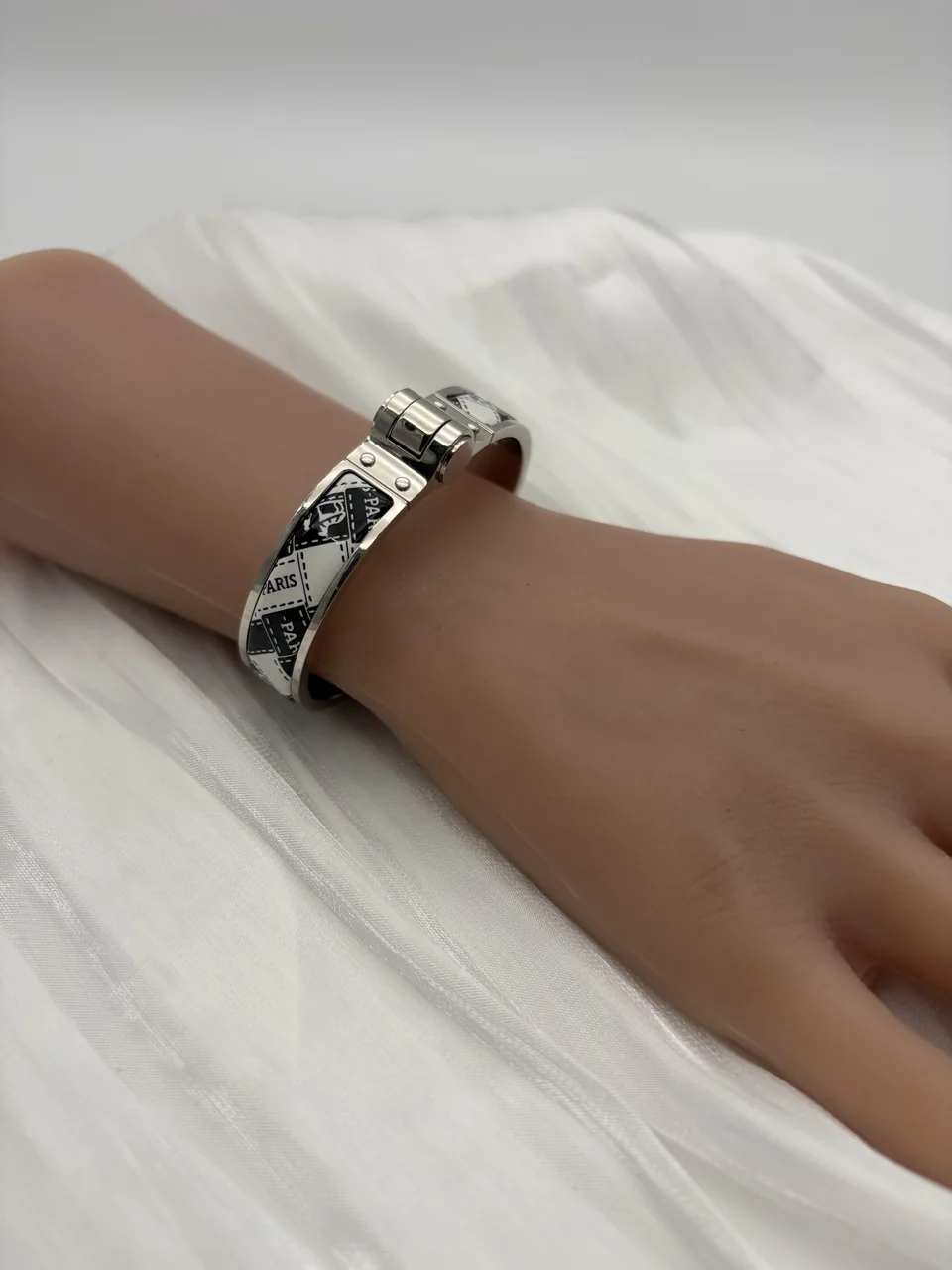 HERMES EMAILLE CHARNIERE view 7