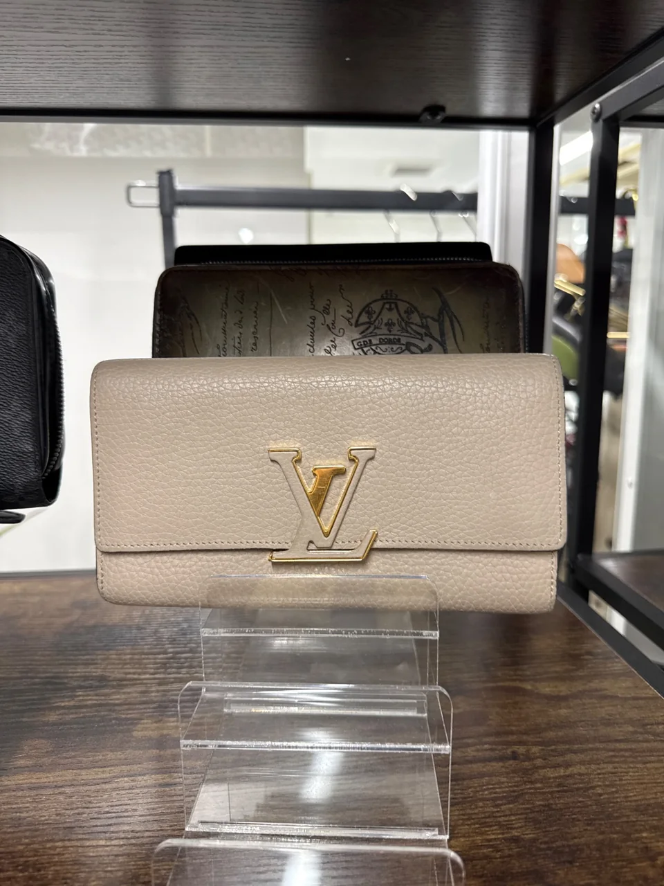 LV CAPUCINE