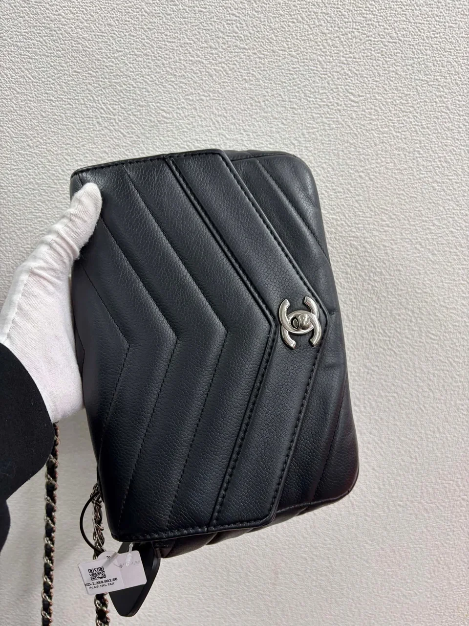 CHANEL CAVIAR CHEVRON SHOULDER BAG view 8
