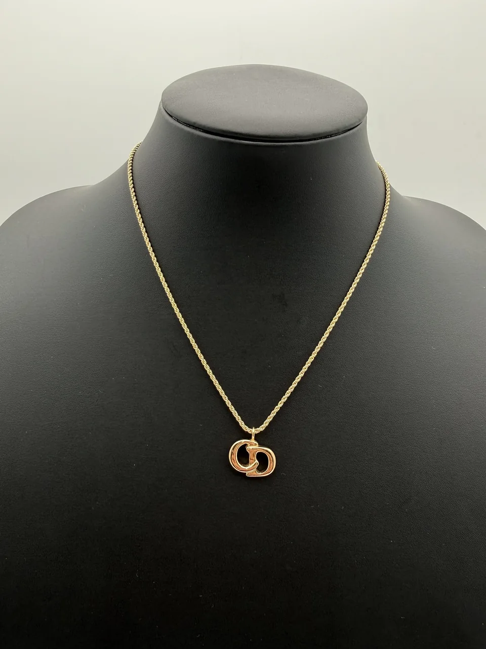 DIOR LOGO TWIST CIRCLE NECKLACE view 7