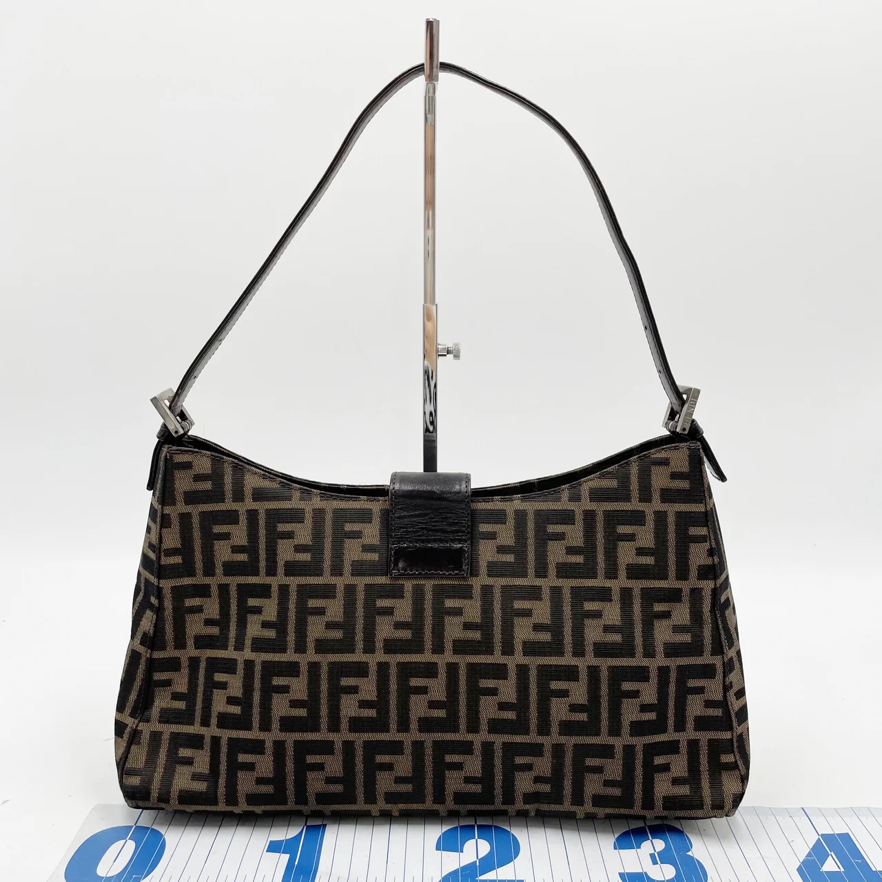 FENDI MAMMA BAGUETTE view 12
