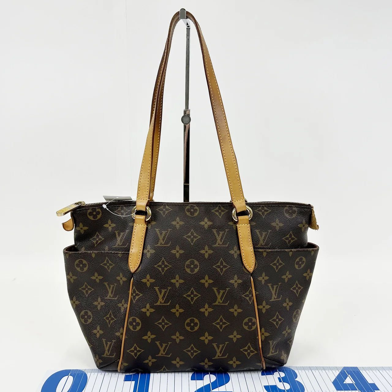 LV MONOGRAM TOTALLY