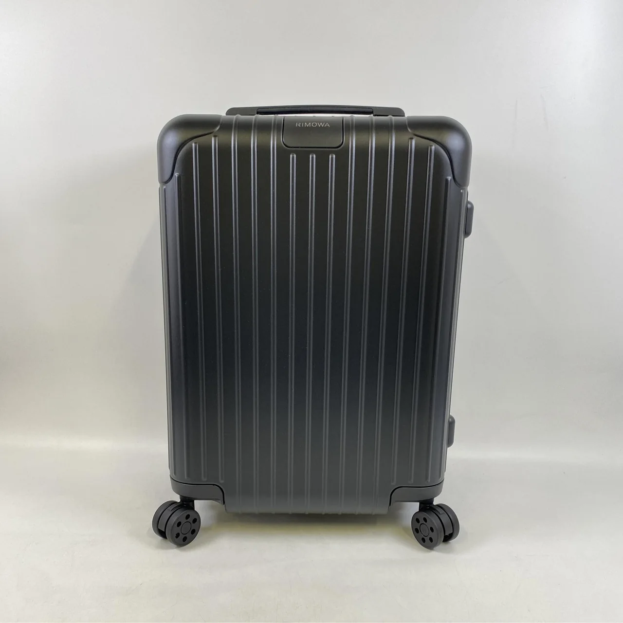 RIMOWA ESSENTIAL CABIN (BLACK)