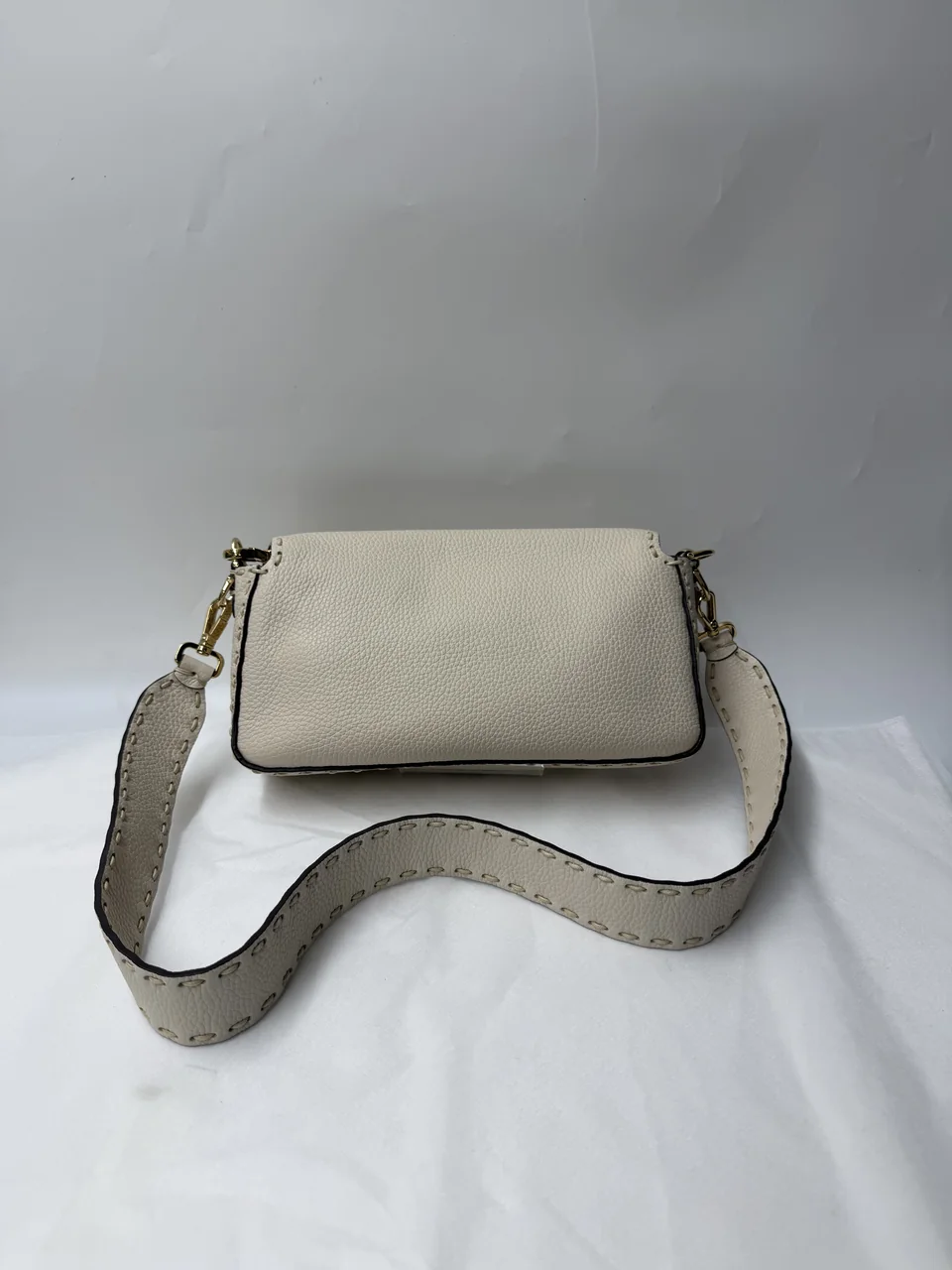 FENDI MAMMA BAGUETTE TWO-WAY SHOULDER BAG (BEIGE) hover