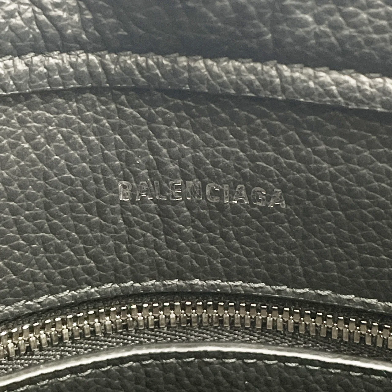 BALENCIAGA EVERYDAY XS view 14