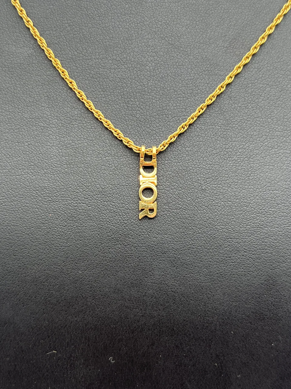DIOR NECKLACE hover