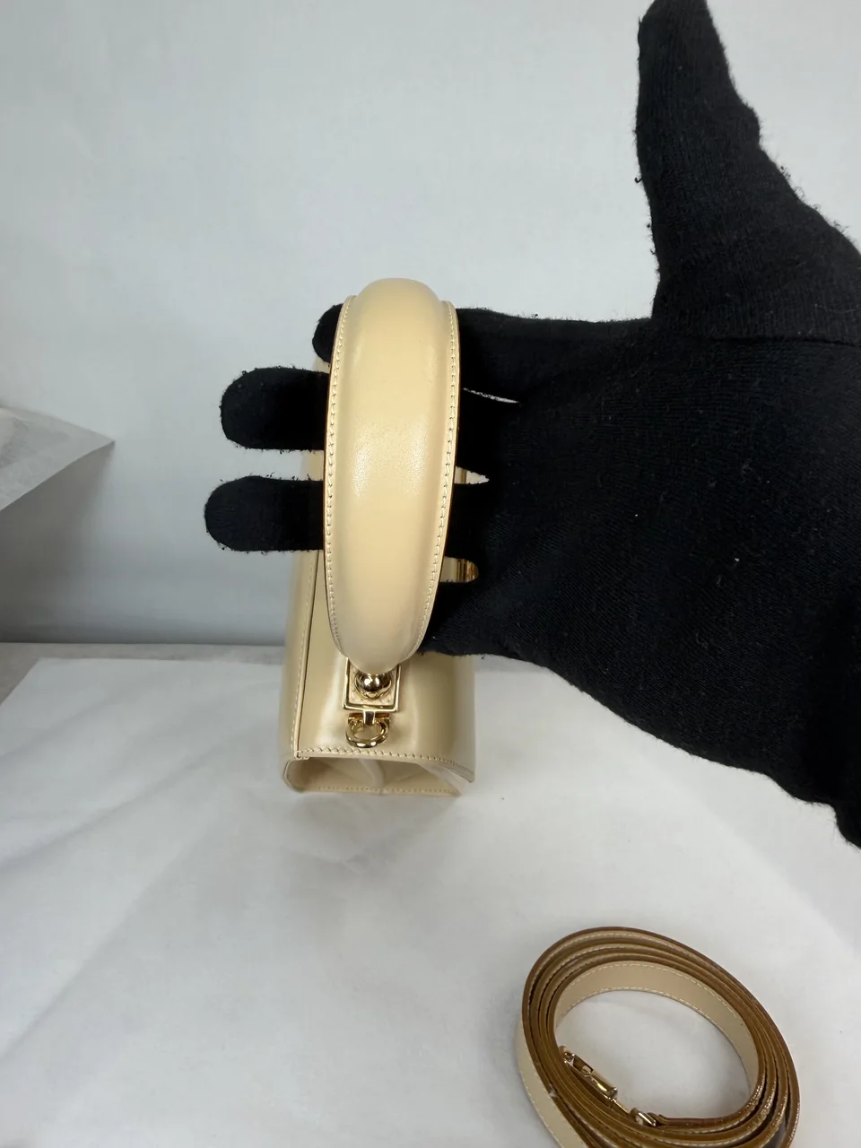 SALVATORE FERRAGAMO GANCINI HANDBAG (BEIGE) view 5