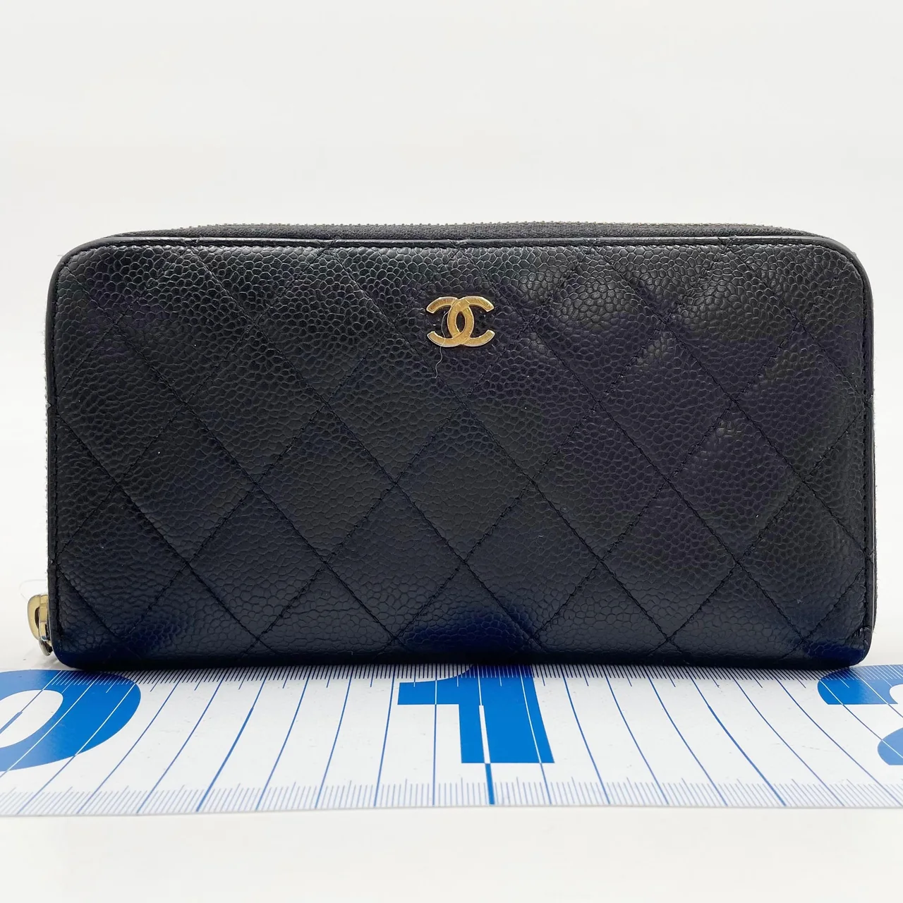 CHANEL CAVIAR ROUND FASTENER LONG WALLET (19 SERIAL CODE)