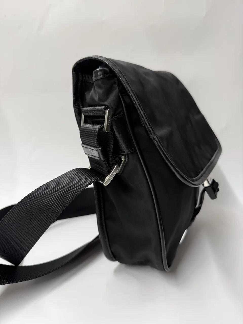 PRADA NYLON SHOULDER BAG (BLACK) view 3