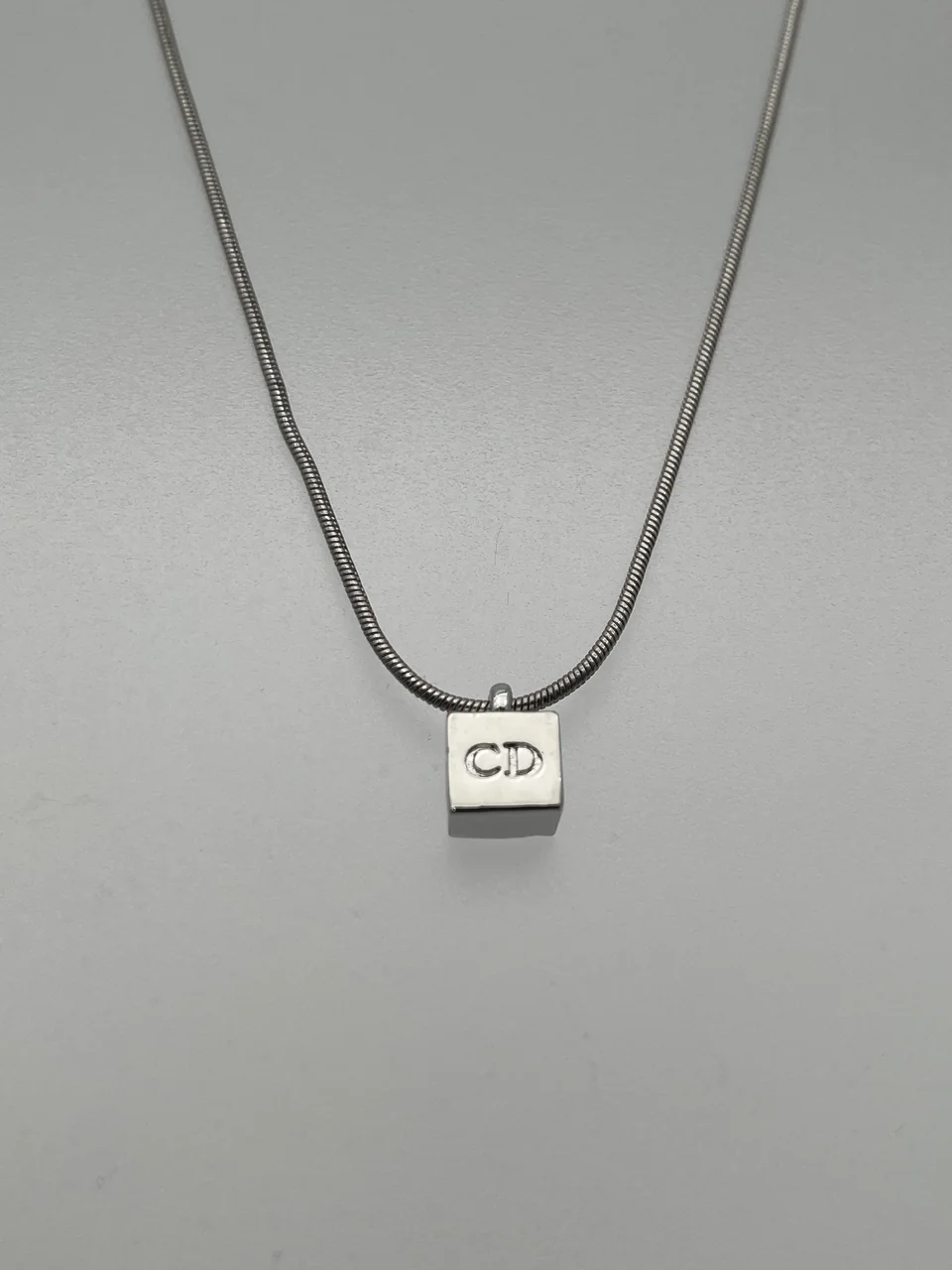 DIOR NECKLACE view 3
