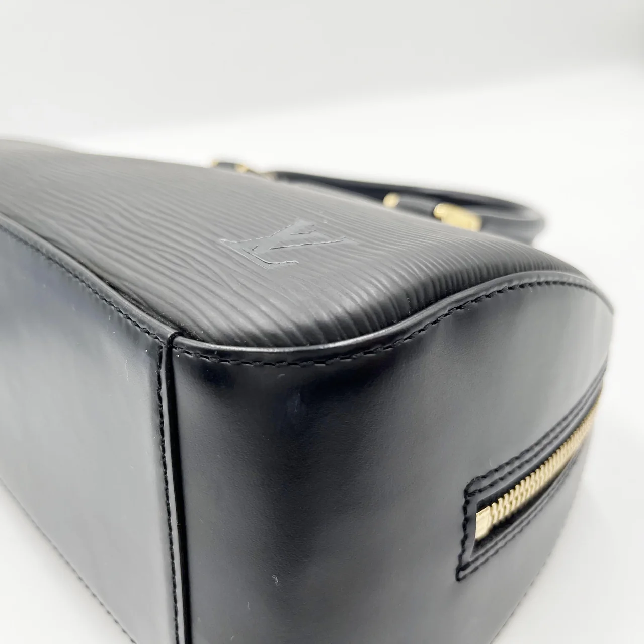 LV EPI JASMINE (BLACK) view 5