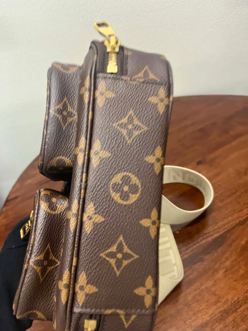 LV MONOGRAM UTILITY CROSSBODY hover