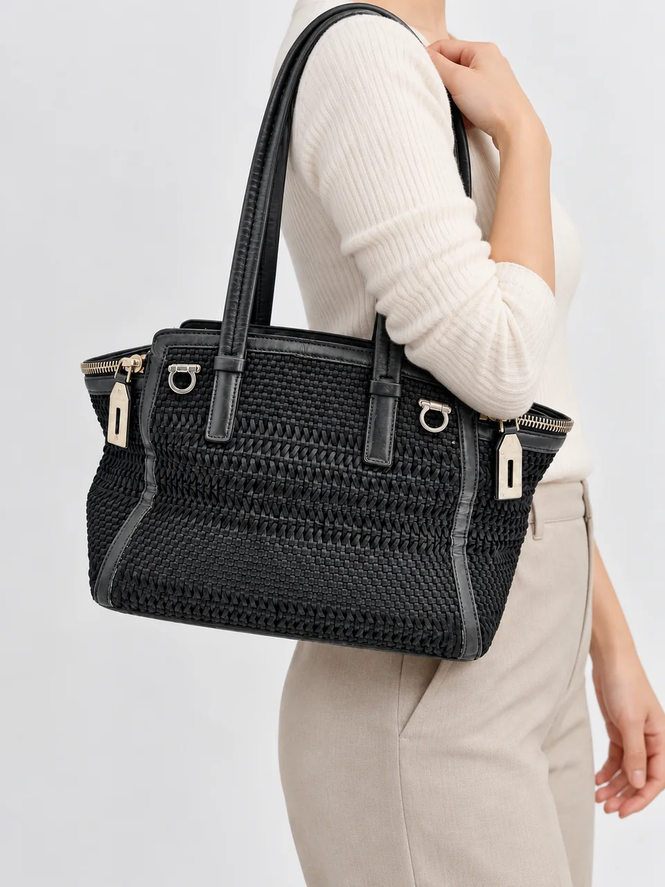 SALVATORE FERRAGAMO GANCINI (BLACK)