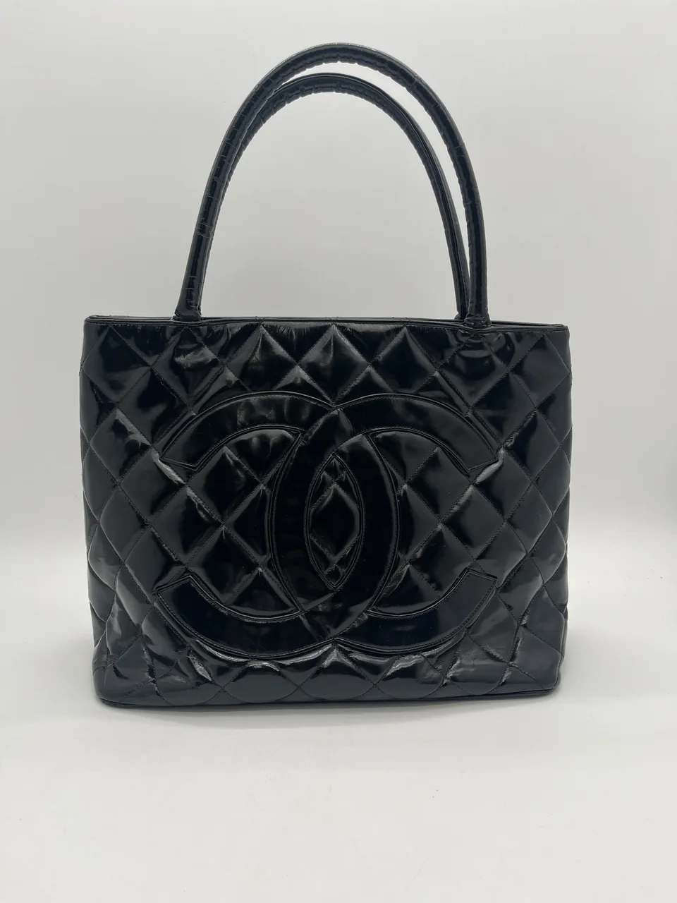 CHANEL RE-RELEASE PATENT TOTE BAG (2 SERIAL CODE)