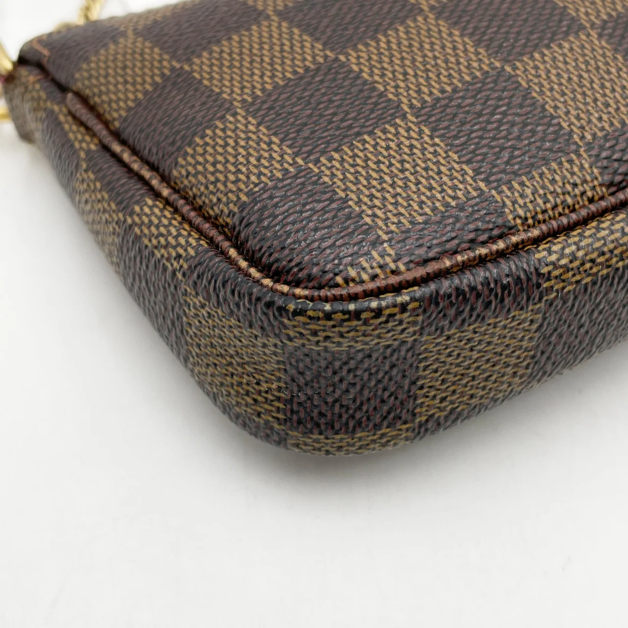 LV DAMIER MINI POCHETTE ACCESOIRE view 5