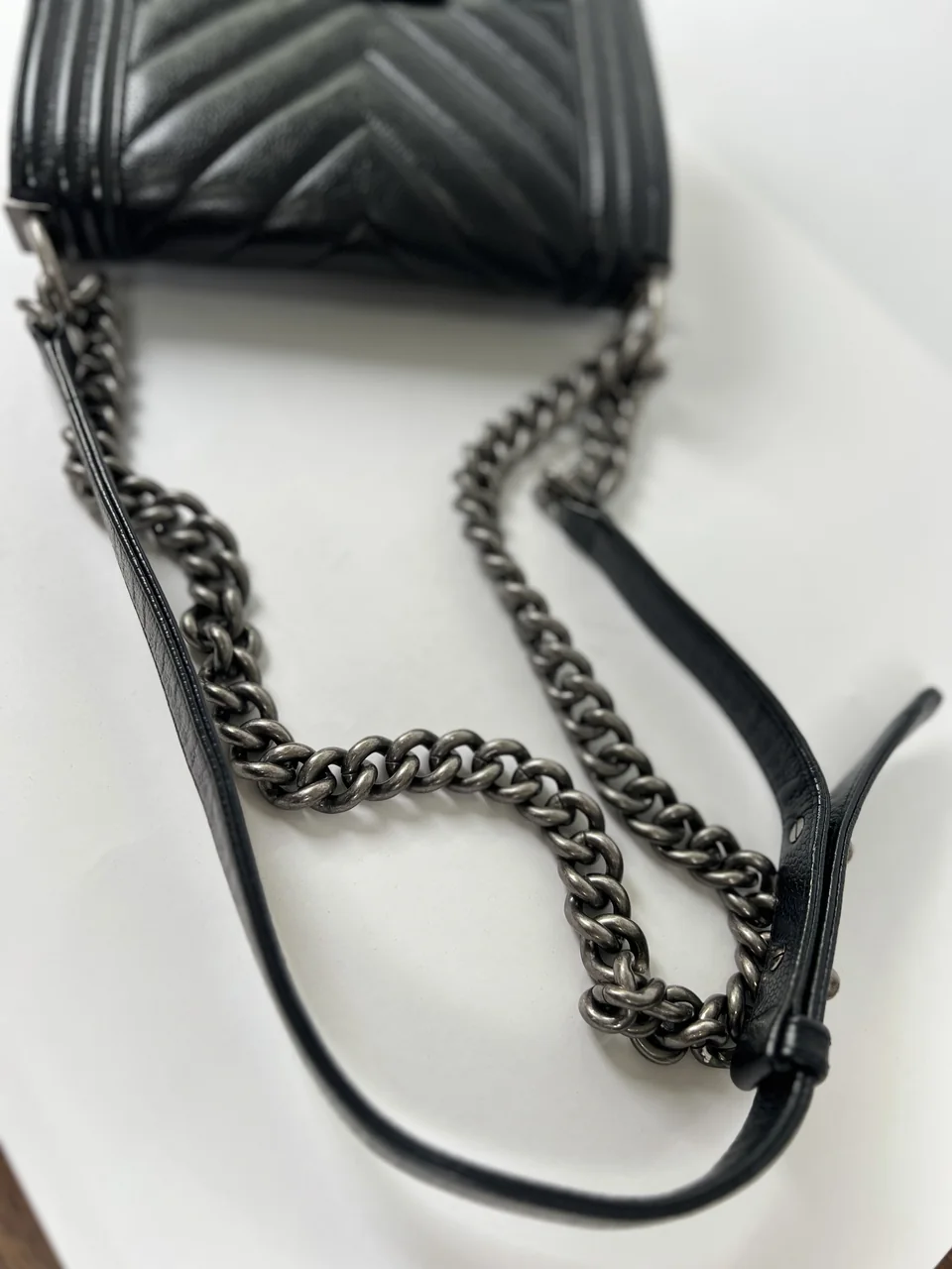 CHANEL CALF SKIN CHEVRON SHOULDER BAG (28 SERIAL CODE) view 17